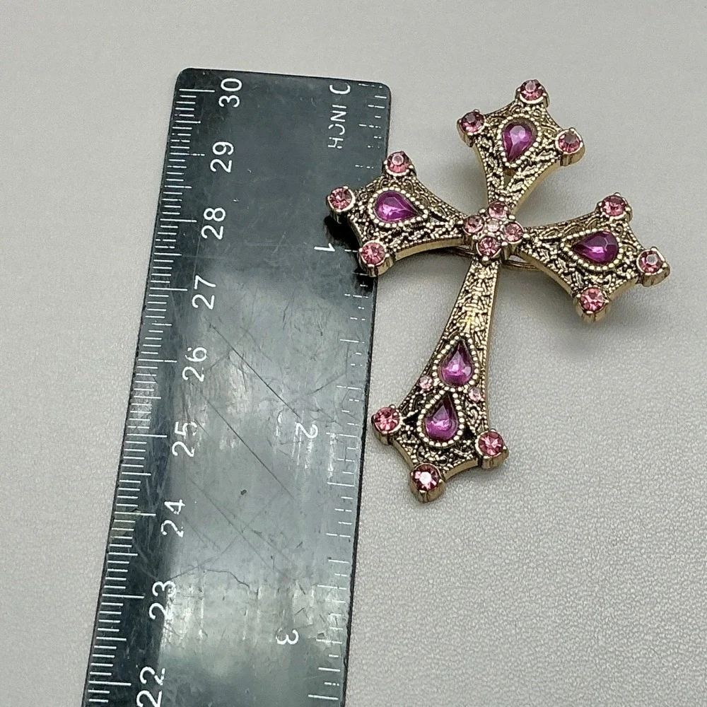 Liz Claiborne Brooch Pin Women Gold Pink Cross Rhinestone Faux Gemstone Vintage